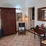 Rogio Villa Geremèas